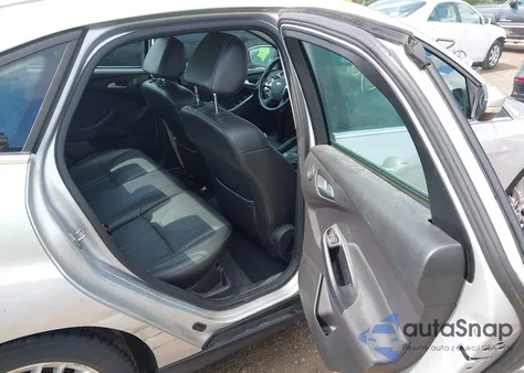 2014 Ford Focus Titanium from USA, damaged, VIN 1FADP3J28EL223087